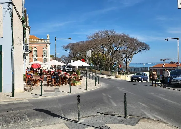 Pilar - Alfama River View